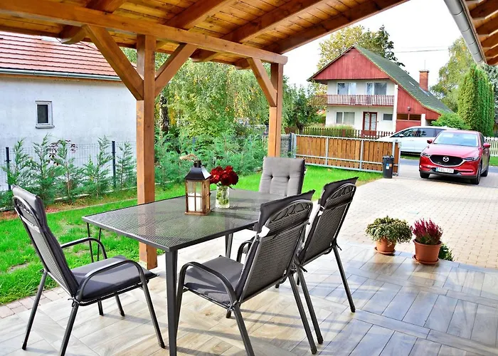 Ferienhaus R Jacuzzival Balatonfenyves